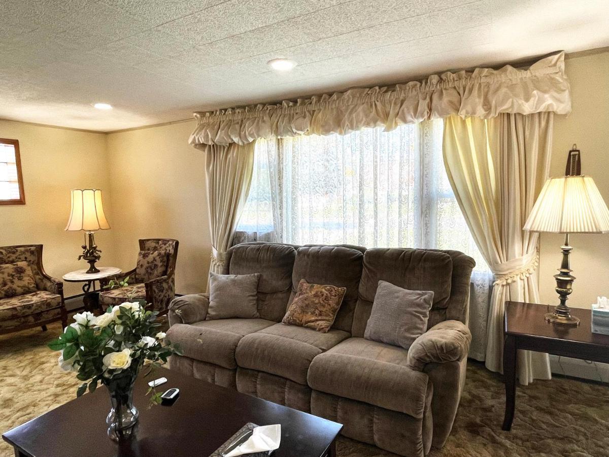 Entire Home In Buffalo - 6 Guests 3 Bedroom 1 Bath - Convenient Location - 25Min To Niagara Falls Exterior foto