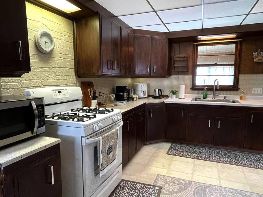Entire Home In Buffalo - 6 Guests 3 Bedroom 1 Bath - Convenient Location - 25Min To Niagara Falls Exterior foto
